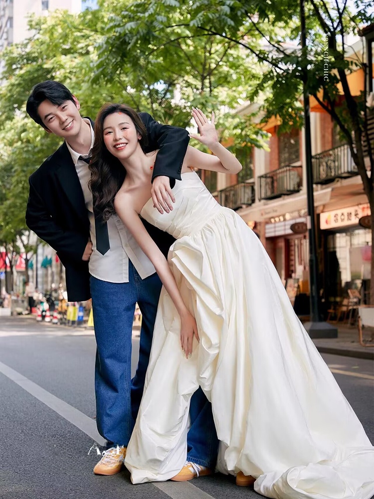 Street Fashion Clothing - Abito da sposa in denim alla