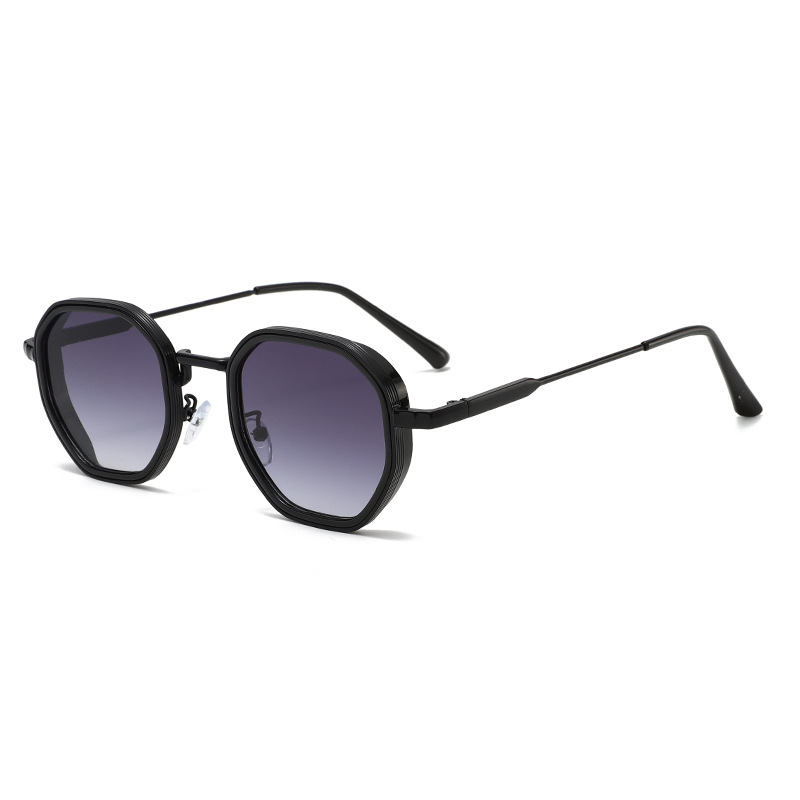 Occhiali da Sole Retrò in Meta - Italy Fashion Street recensione e prezzo