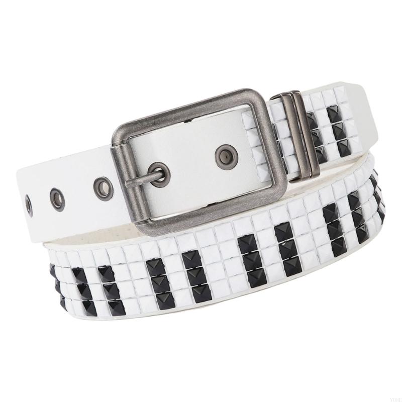Cintura decorativa con rivetti - Street Fashion Reference recensione e prezzo