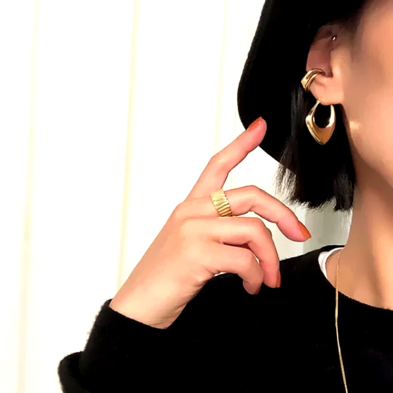 Orecchini a Cerchio in Metallo - Street Fashion Outfit Girl recensione e prezzo